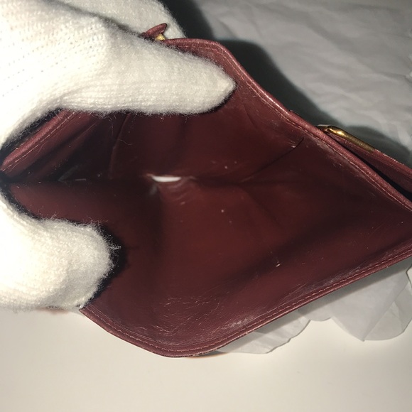 Host Pick!🌟AUTHENTIC CARTIER BIFOLD KISSLOCK WALLET - Picture 10 of 15